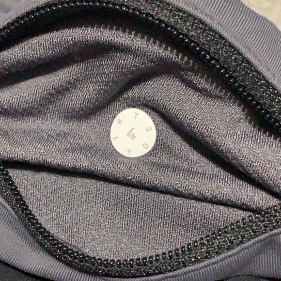 Lululemon Speed Short 2.5” - Black/Dark Carbon - 4 - Picture 5 of 6